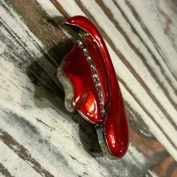 Red Cowboy Hat Enamel Brooch - Picture 3 of 6